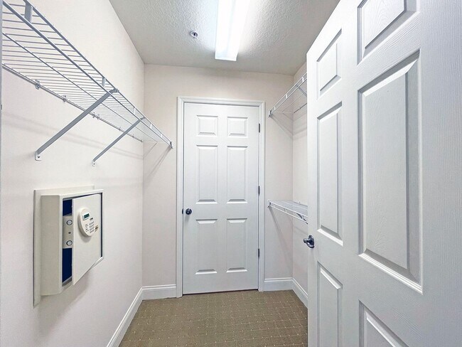 Building Photo - Lovely 3/2 Luxury Condo In Reunion