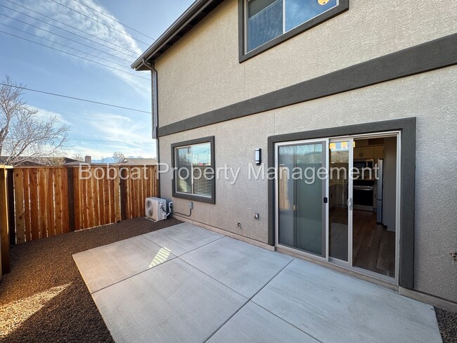 Building Photo - Brand New 3 Bedroom, 2.5 Bath Townhome in ...