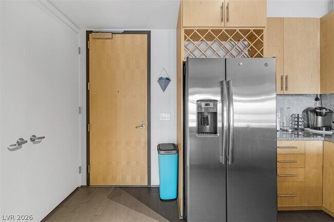 Building Photo - 353 E Bonneville Ave