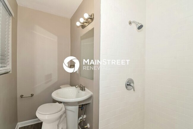 Building Photo - 3 Bedroom Pet-Friendly Home in Jacksonville, FL with Main Street Renewal
