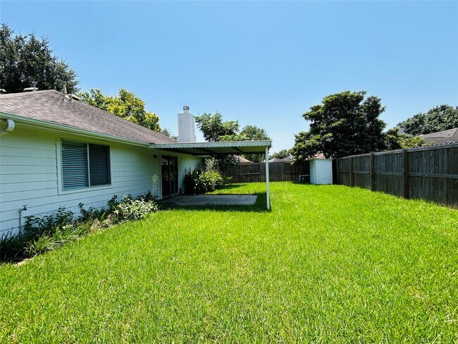 Building Photo - 1404 Helmsley Dr