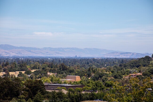 Building Photo - Amazing home, with incomparable views and privacy, but close in convenience!