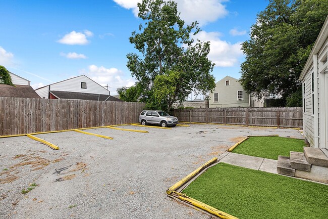 Building Photo - 2123 S Liberty St