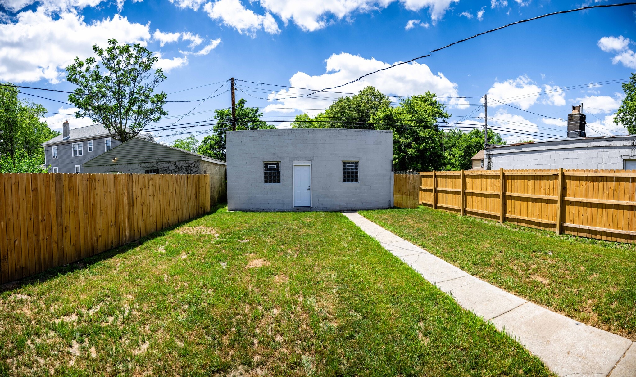 Building Photo - 287 E Barthman Ave