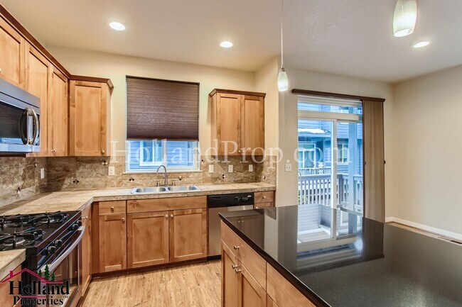 Building Photo - Beautiful Home With Balcony and Great Location! ** NEW PRICE $2,595 and REDUCED SECURITY DEPOSIT **