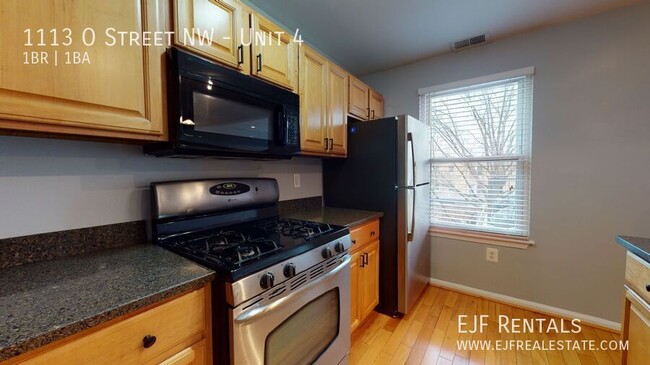 Building Photo - Large Logan Circle One Bedroom W/Private B...