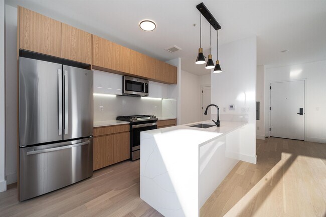 Building Photo - 649 38th St
