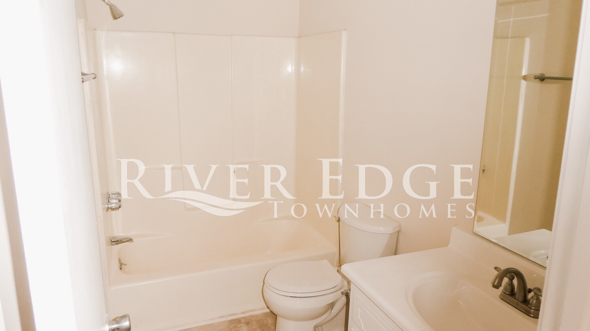 Full Bathroom - 506 Lusardi Dr