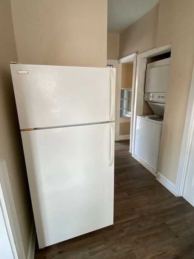 Building Photo - 401 N Augusta St