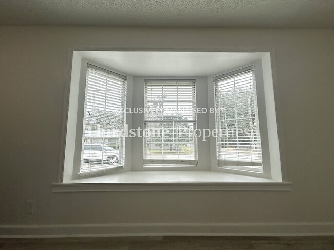 Building Photo - 1178 Murray Dr