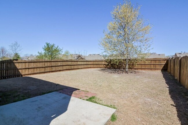 Building Photo - 5780 Weddington Dr
