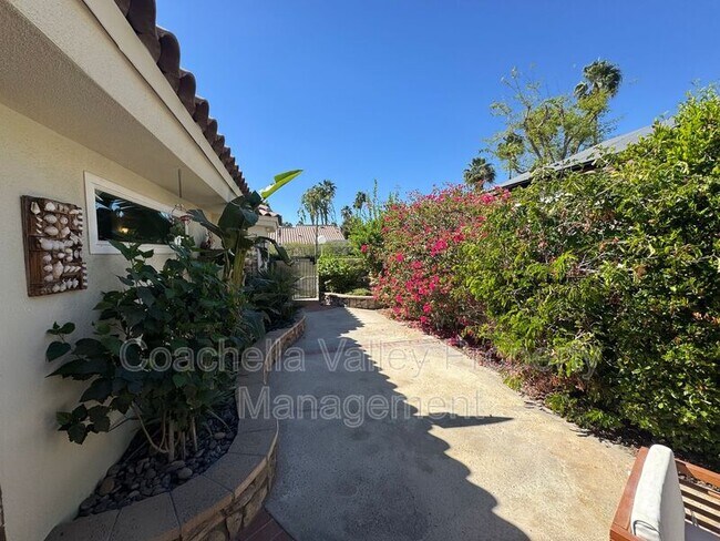 Building Photo - 43584 Via Magellan Dr