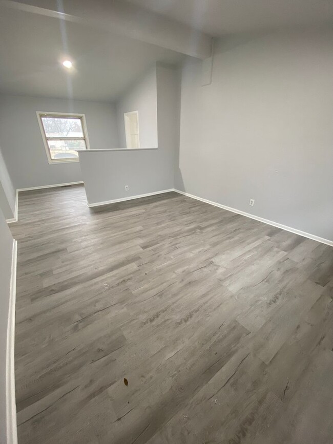 Building Photo - Newly Remodeled 3 Bedroom Home