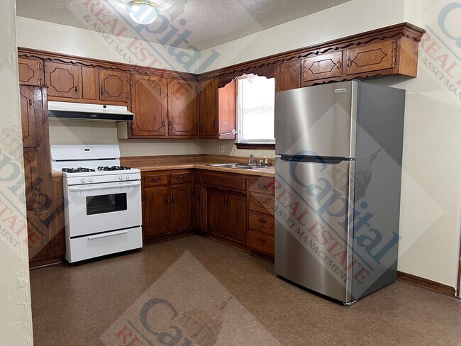 Building Photo - Cute Home Available!