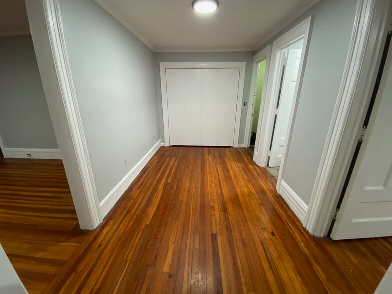 Foyer - 302 Barrington St