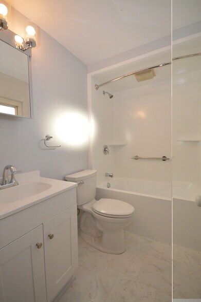 Building Photo - 113 Meade Ave