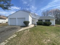 Building Photo - 37 Pershing Ln