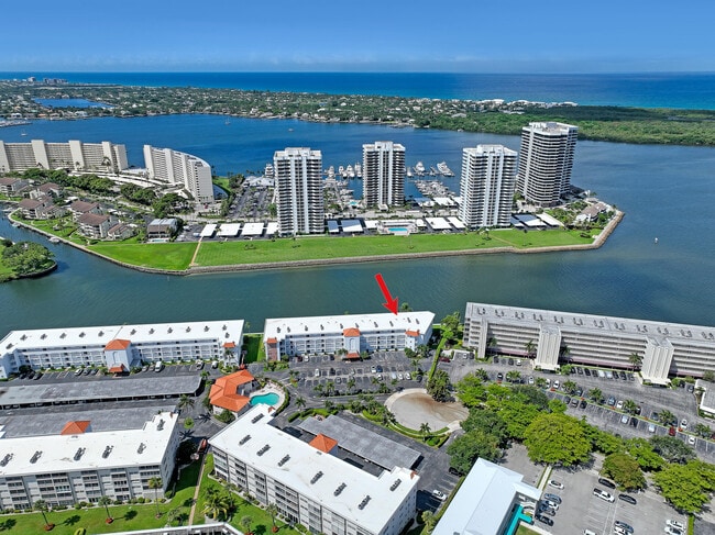 Building Photo - 28 Yacht Club Dr