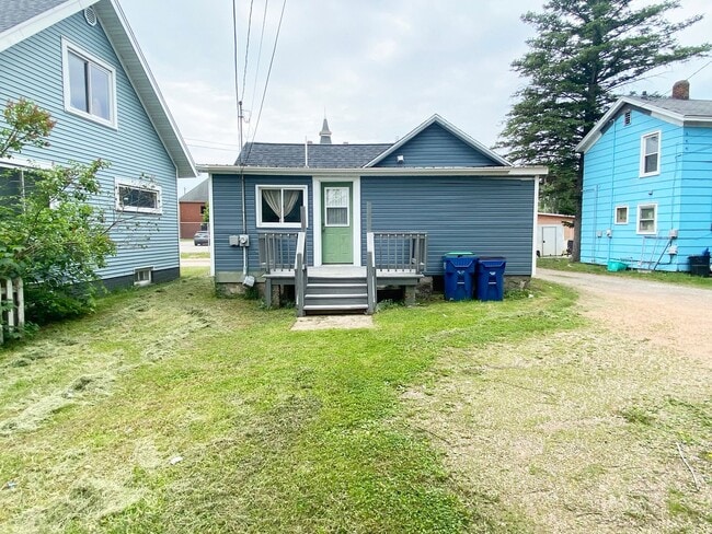 Building Photo - 2 BR Ranch Style Home with 1-Car Detached Garage