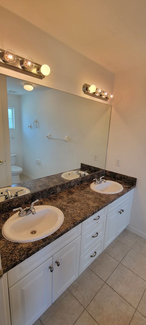 Building Photo - Charming 2/2 townhouse in Eagle Trace