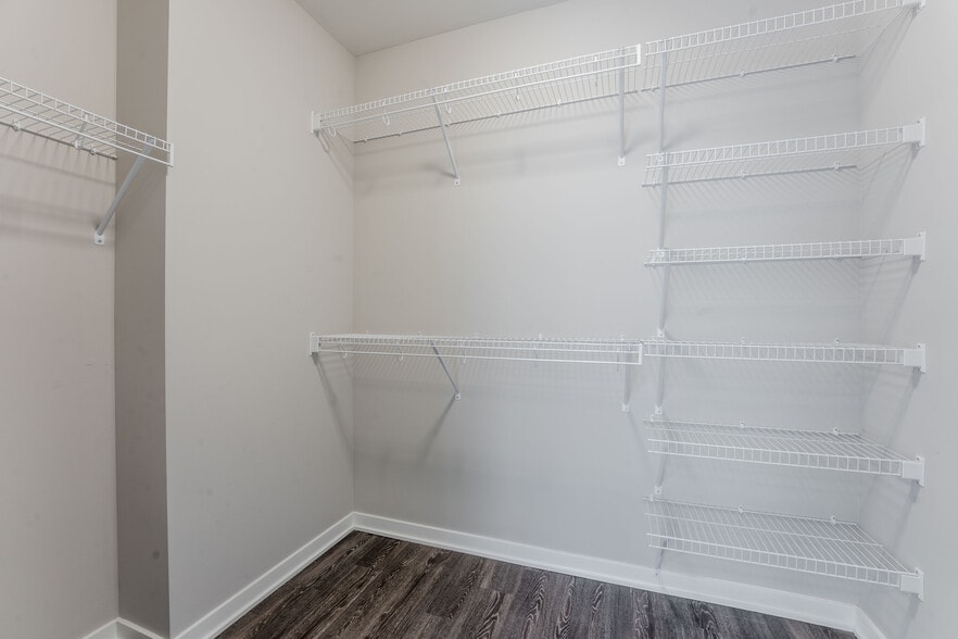 Building Photo - 301 W North Ave