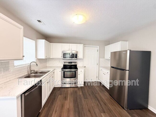 Building Photo - 201 Ridge Lake Dr