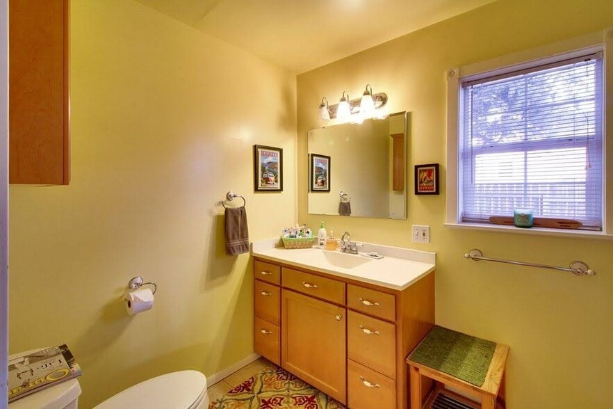 Building Photo - 1128 Hobson St