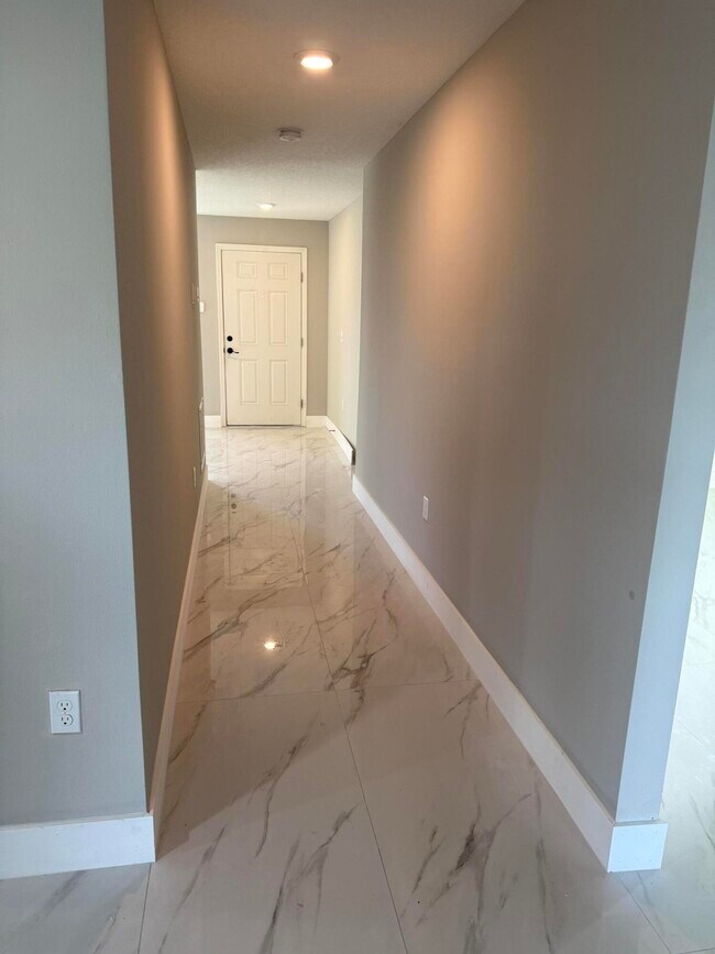 Building Photo - 1205 SW Alcantarra Blvd