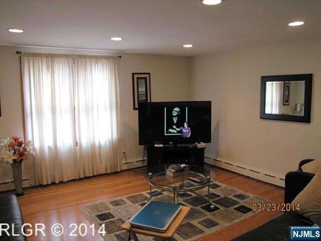 Building Photo - 298 Luddington Ave