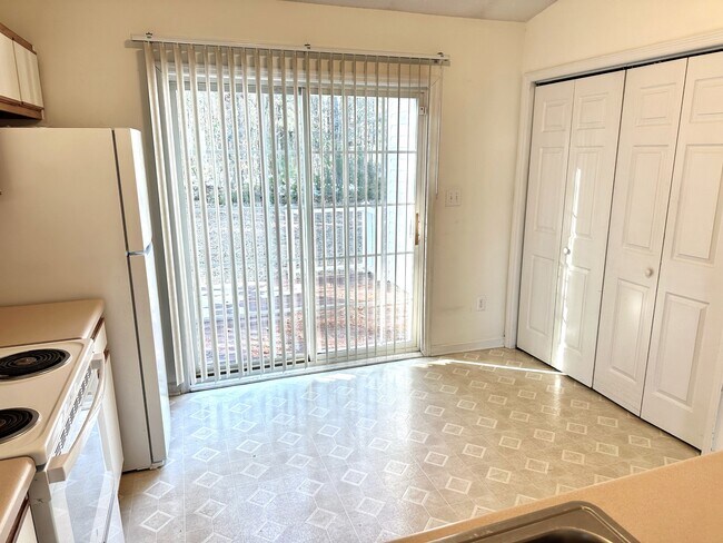 Building Photo - 406 Winners Cir N