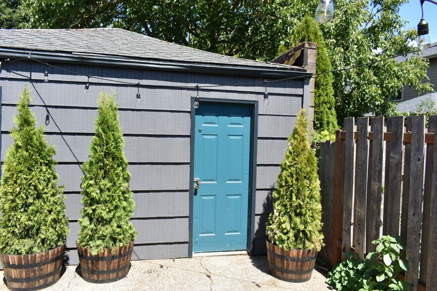 Building Photo - 821 NE Holman St