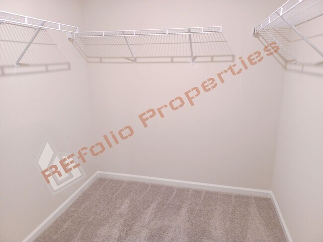 Building Photo - Wonderful 3 Bedroom 2-Car Garage House wit...