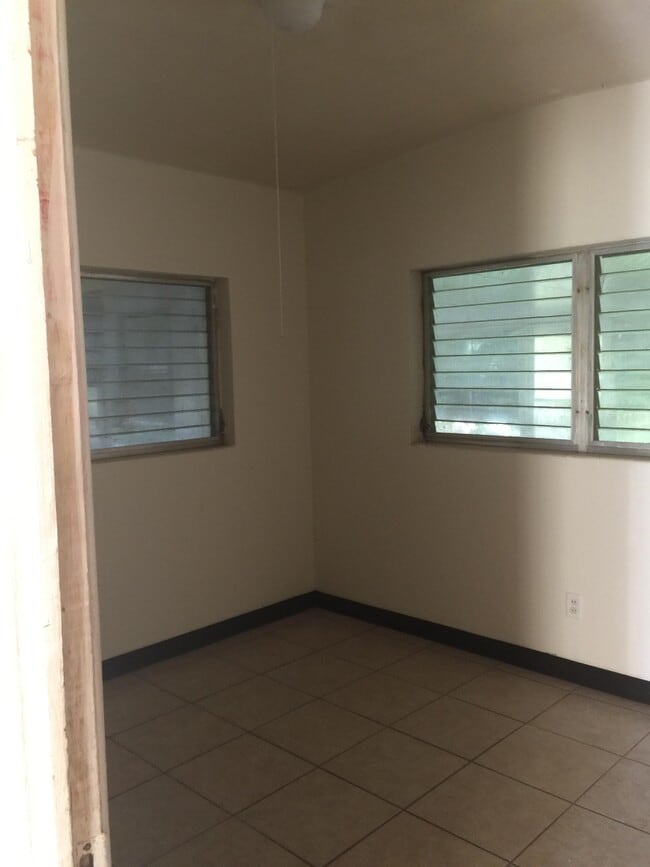 Building Photo - 615 18th St