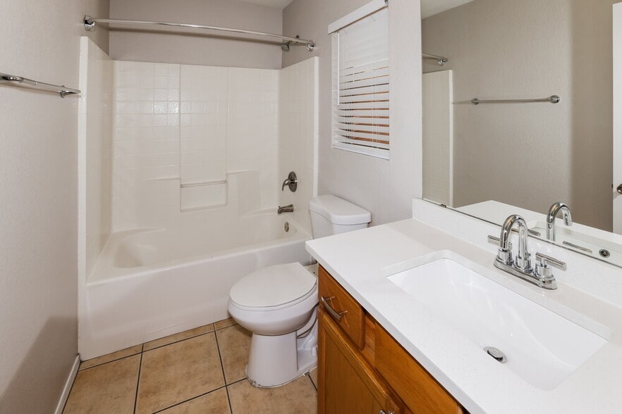 Building Photo - 8418 W Watkins St