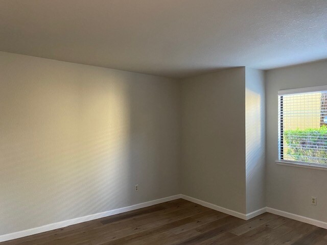 Building Photo - 1806 Woodlake Dr