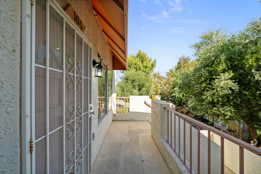 Building Photo - 12411 Osborne St