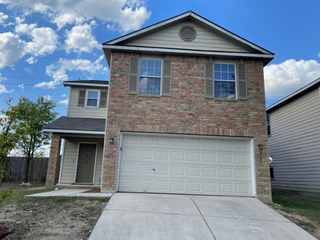 Building Photo - Spacious 3BR / 2.5BA Two-Story Home Near UTSA