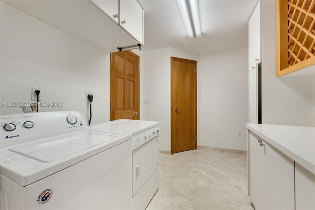 Building Photo - 785 Crandon Blvd