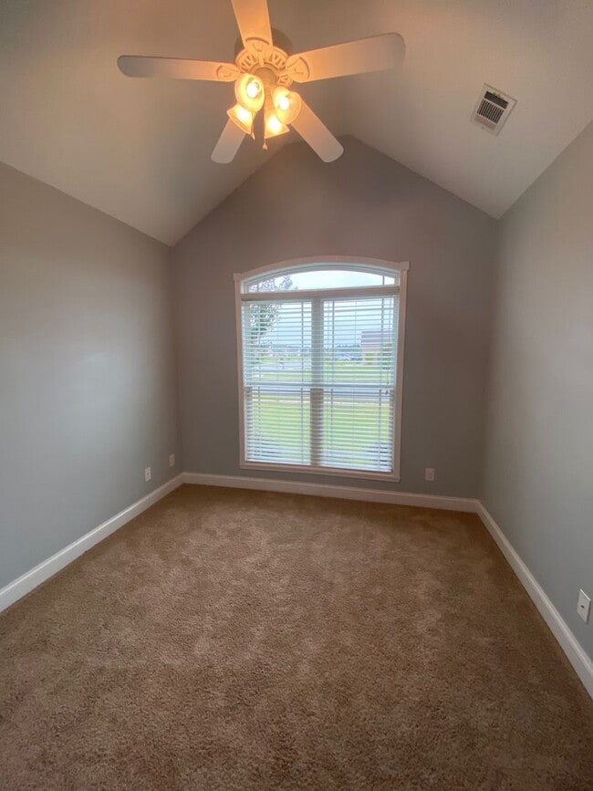 Building Photo - Adorable 3 bed/2 bath home! Great location!