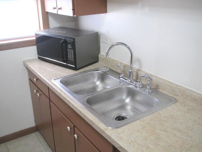 Building Photo - 33 N Clifton Ave