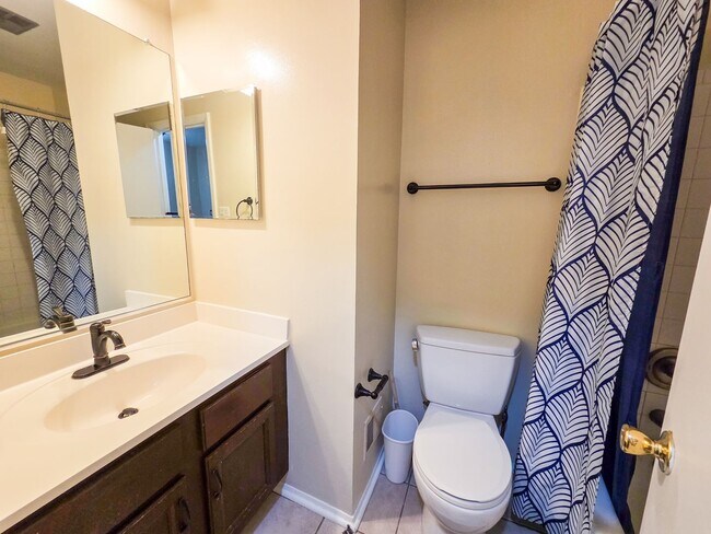 Building Photo - Beautiful 3BR Townhouse in Rockville/Derwood for early June Move-In!