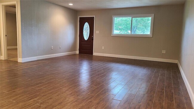 Building Photo - 1718 Cardinal Dr