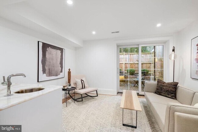 Building Photo - 1421 27th St NW