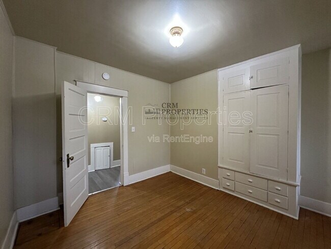 Building Photo - 225 Kingston Rd