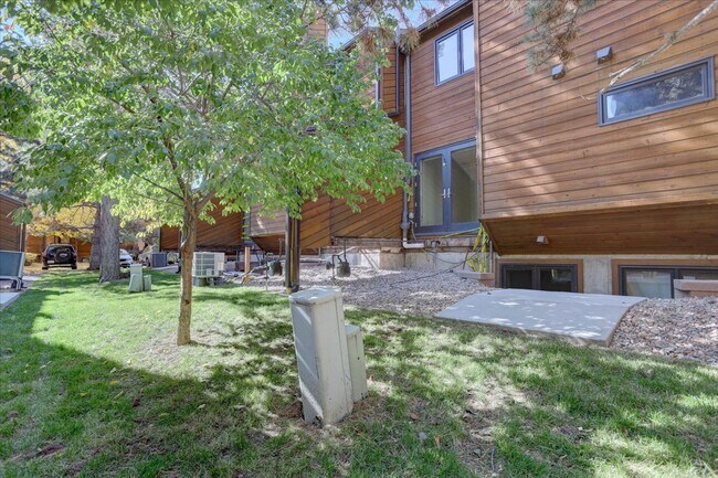 Building Photo - Welcome to Your Boulder Oasis at Hickok Place