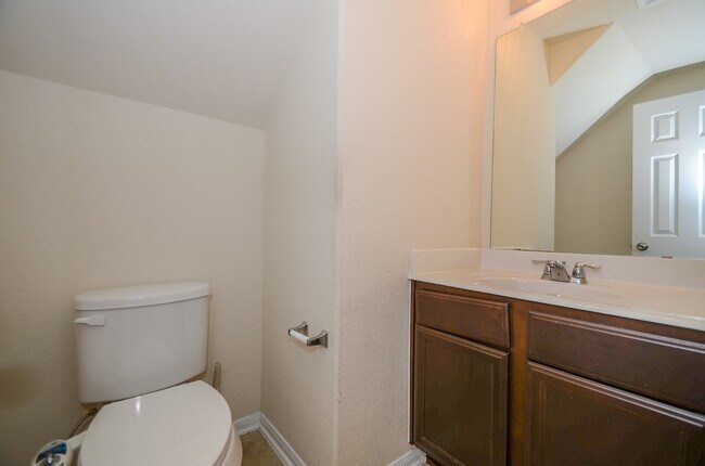 Building Photo - 14935 Vinegrove Falls Ct