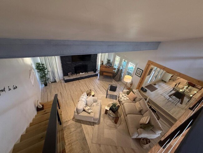 Building Photo - 1925 Bunting Ct