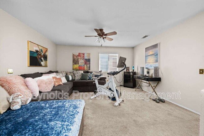 Building Photo - 38276 Pine Creek Pl