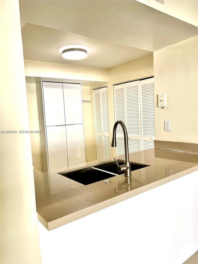 Building Photo - 8830 SW 123rd Ct