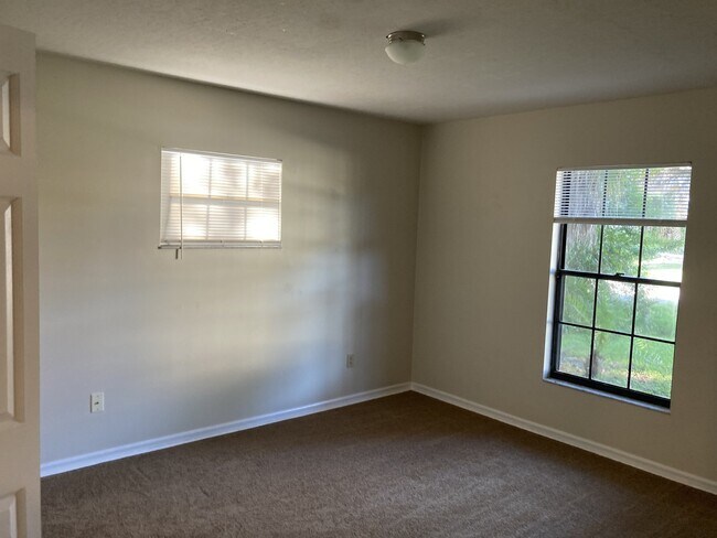 Building Photo - Charming 3 bedroom, 2 bathroom house with ...